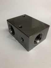 Cargar imagen en el visor de la galería, Bloque colector tipo LB10069S de Parker con cuerpo especial y cavidad 3C para válvulas Legacy
