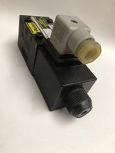 Cargar imagen en el visor de la galería, Parker D1VW-30-B-JJ-53 - Válvula de control direccional de 24 V CC