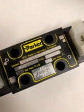 Cargar imagen en el visor de la galería, Parker D1VW1CNJP70 - Válvula de control tridireccional Cetop de 24 V CC