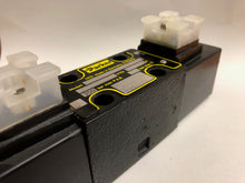 Cargar imagen en el visor de la galería, Parker D1VW1CNJP70 - Válvula de control tridireccional Cetop de 24 V CC