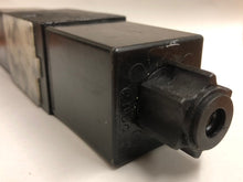 Cargar imagen en el visor de la galería, Parker D1VW1CNJP70 - Válvula de control tridireccional Cetop de 24 V CC