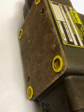 Cargar imagen en el visor de la galería, Válvula de control direccional Parker D41VW-3-C-4-JJ-70 Cetop 7 NG16