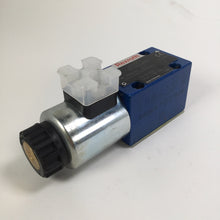 Cargar imagen en el visor de la galería, Bosch Rexroth R900904957 - 4WE-6-D62/EG96N9K4 - Válvula de control direccional hidráulica CETOP 3 accionada por solenoide
