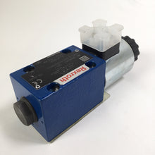 Cargar imagen en el visor de la galería, Bosch Rexroth R900904957 - 4WE-6-D62/EG96N9K4 - Válvula de control direccional hidráulica CETOP 3 accionada por solenoide