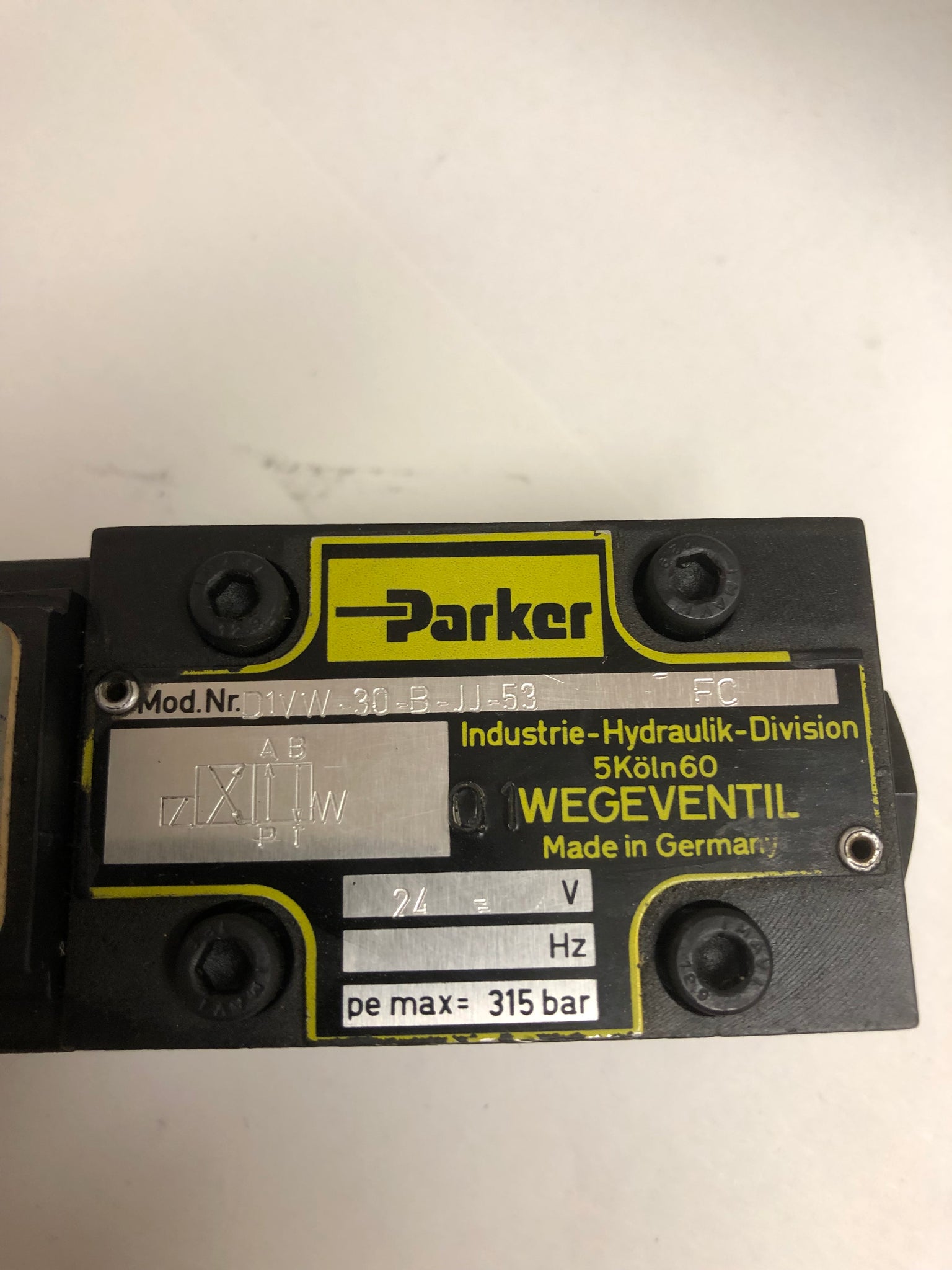 Parker D1VW30BJJ53 24V DC Directional Control Valve USC Hydraulics