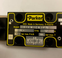 Cargar imagen en el visor de la galería, Parker D1VW1CNJP75 - Válvula de control tridireccional Cetop de 24 V CC
